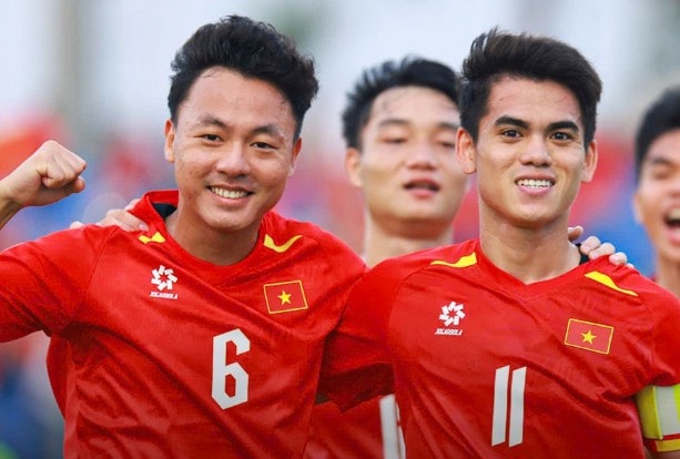 Nguyễn Thái Sơn và Khuất Văn Khang là những thủ lĩnh được chờ đợi sẽ dẫn dắt U23 Việt Nam giành kết quả tốt trước U23 Hàn Quốc. Ảnh: VFF.
