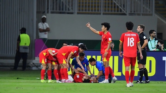 Hiểu Minh chấn thương buộc có thể buộc U23 Việt Nam đổi sơ đồ.