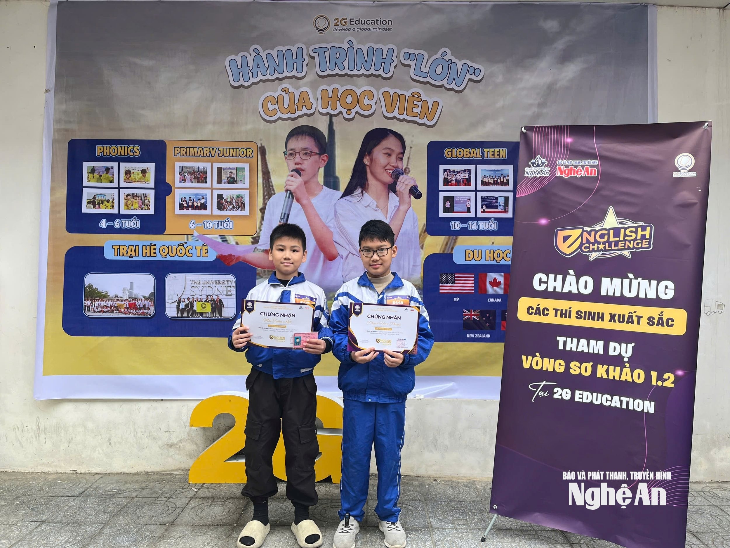bna_anh-2-hoc-sinh-giay-chung-nhan.jpg