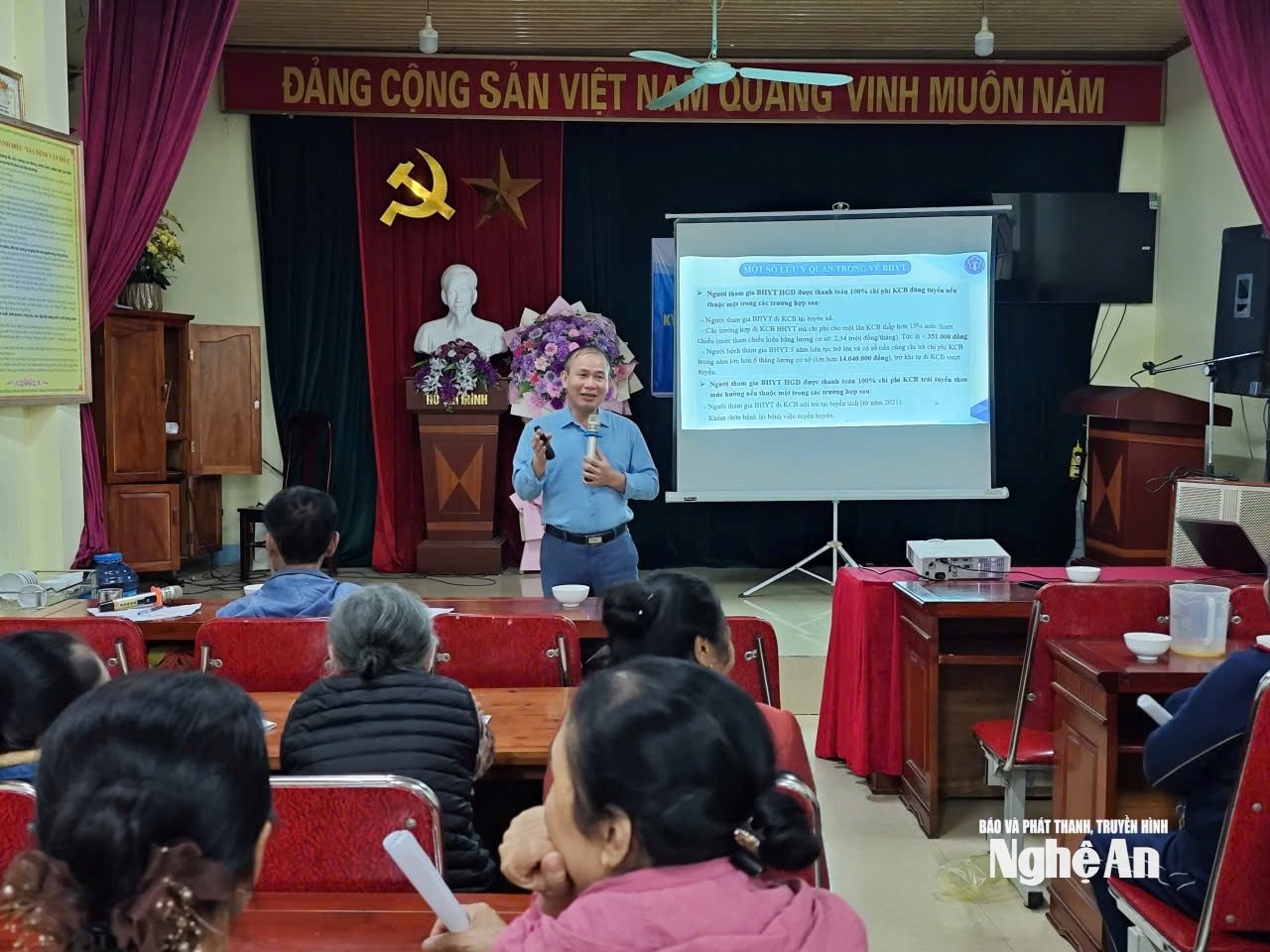 Hội nghị tuyên truyền chính sách BHXH tự nguyện tại BHXH tại phường Thành Vinh. Ảnh: CSCC