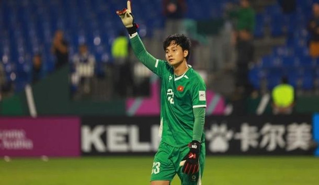 Thủ môn Cao Văn Bình ăn mừng chiến thắng cùng các đồng đội U23 Việt Nam.