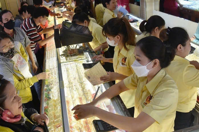 Giá vàng miếng và vàng nhẫn trong nước đồng loạt tăng mạnh thiết lập đỉnh mới