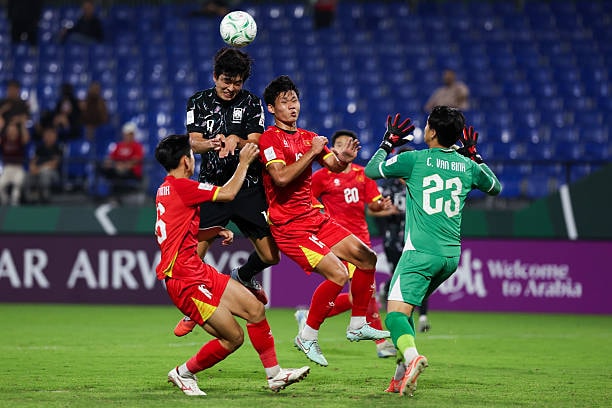 Vietnam U23 team wins historic bronze medal after a tense penalty shootout  with South Korea.