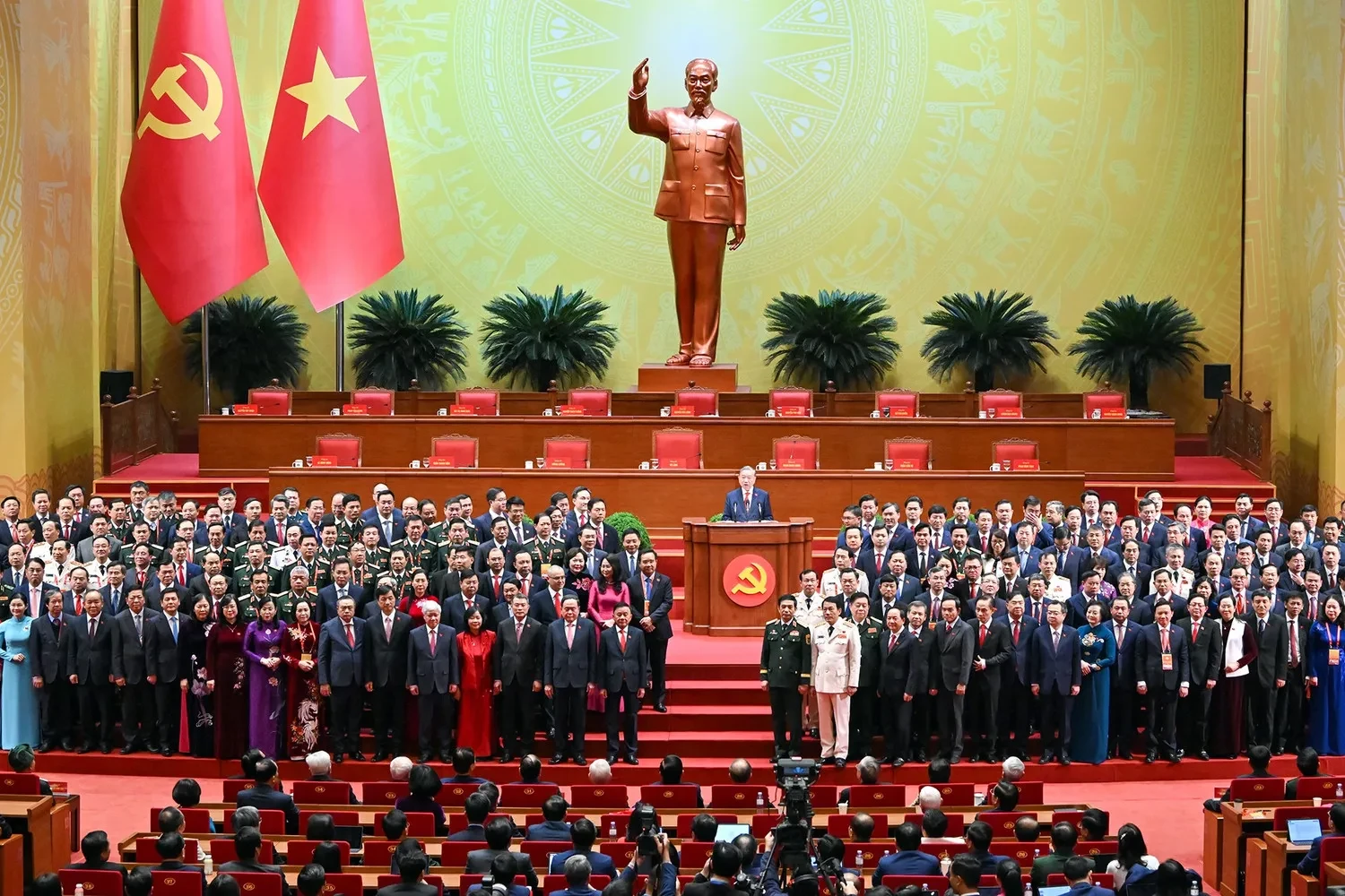 Ban Chấp hành Trung ương Đảng khóa XIV ra mắt Đại hội.
