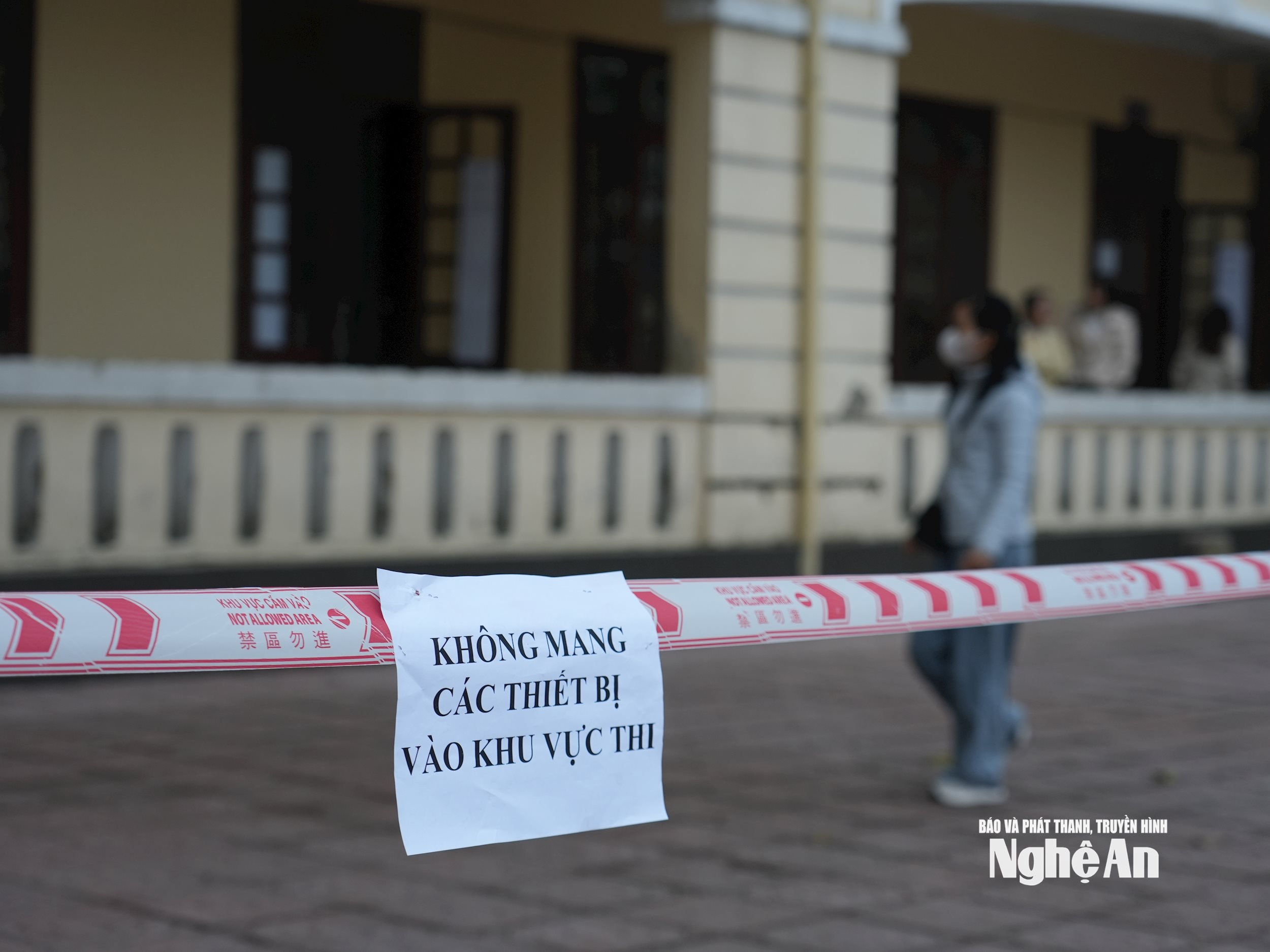 Theo thông báo từ Ban tổ chức: Chiều 25/01/2026, các thí sinh sẽ thi tuyển các vị trí: giáo viên mầm non; giáo viên tiếng Anh tiểu học; giáo viên tiếng Anh THCS. Sáng 26/01/2026 thi tuyển các vị trí: giáo viên văn hóa tiểu học; giáo viên Tin học, Thể dục, Mỹ thuật, Âm nhạc tiểu học, THCS. Chiều 26/1 thi tuyển các vị trí: giáo viên Toán, Khoa học tự nhiên (Lí, Hóa, Sinh), Ngữ văn, Lịch sử và Địa lý, Giáo dục công dân, Công nghệ THCS và các vị trí nhân viên các cấp học. Ảnh: Mỹ Hà