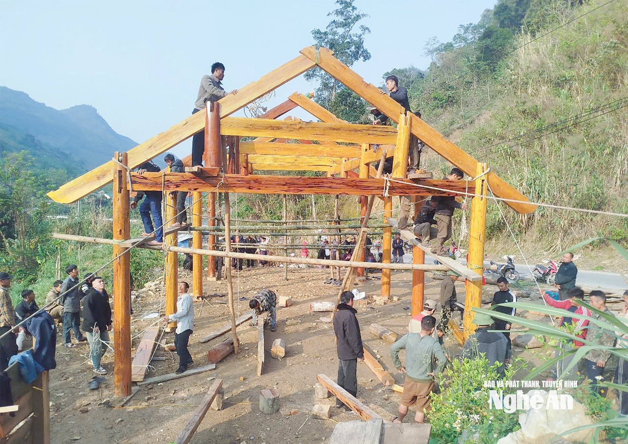 Xã Nhôn Mai huy động các lực lượng làm nhà ở cho người dân