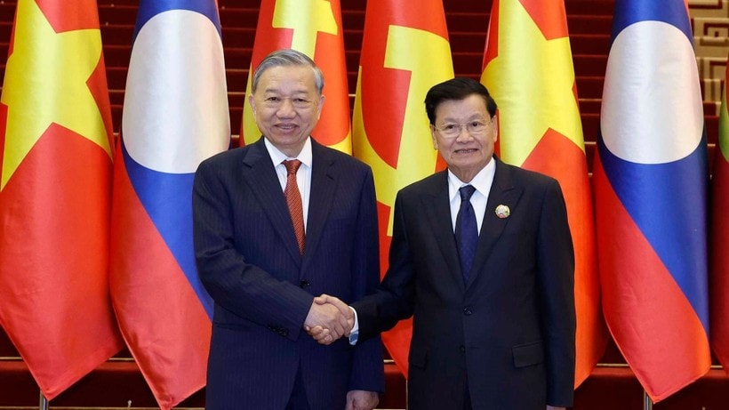 Tổng Bí thư Tô Lâm và Tổng Bí thư, Chủ tịch nước Lào Thongloun Sisoulith đồng chủ trì Cuộc gặp cấp cao giữa Đảng Cộng sản Việt Nam và Đảng Nhân dân Cách mạng Lào. (Ảnh: Thống Nhất/ TTXVN)