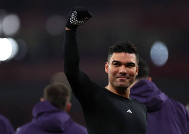 Casemiro - 7.0 điểm. Tiền vệ người Brazil tiếp tục chứng tỏ đẳng cấp và kinh nghiệm dày dặn. Casemiro thi đấu bao quát, chỉ huy tốt khu vực trung tuyến.