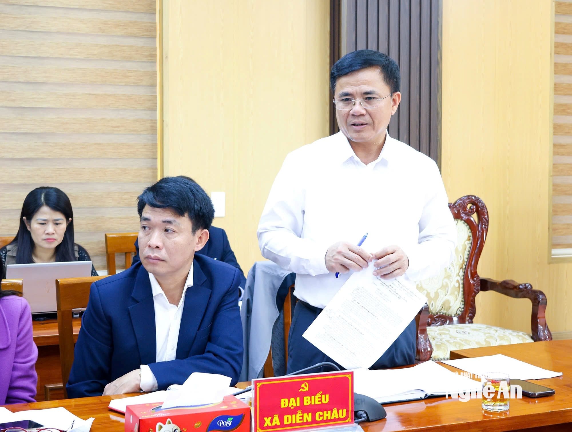 Đồng chí Hà Xuân Quang – Tỉnh ủy viên, Bí thư Đảng ủy xã Diễn Châu báo cáo một số khó khăn, vướng mắc hiện nay