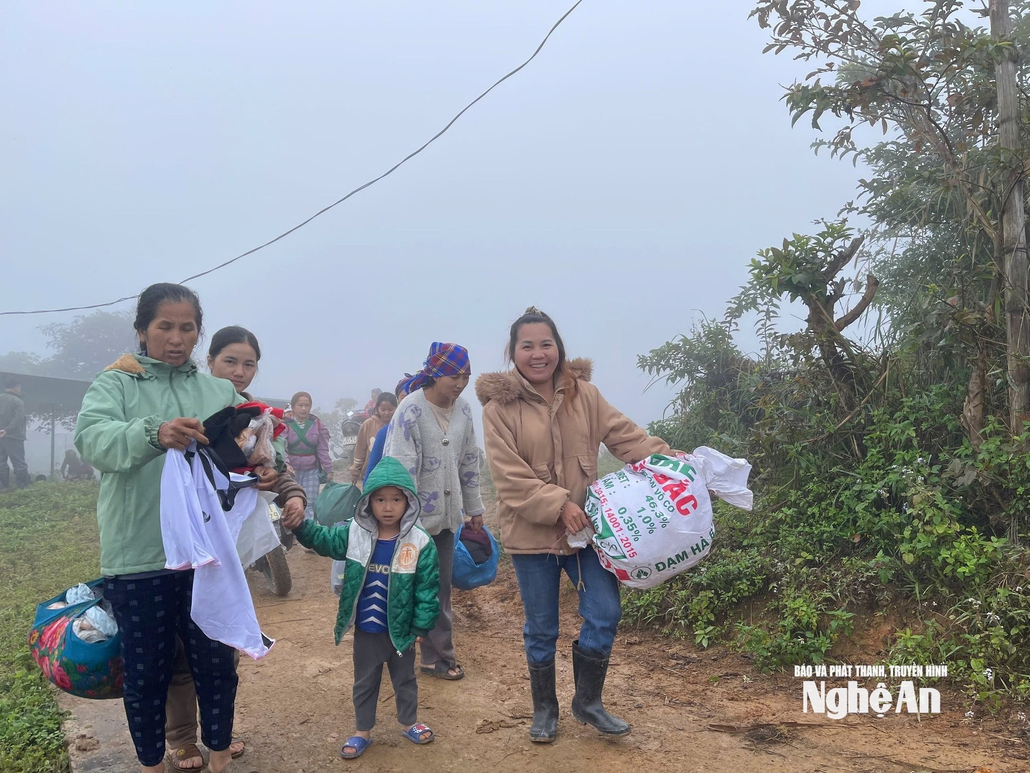 Người dân bản Na Cáng