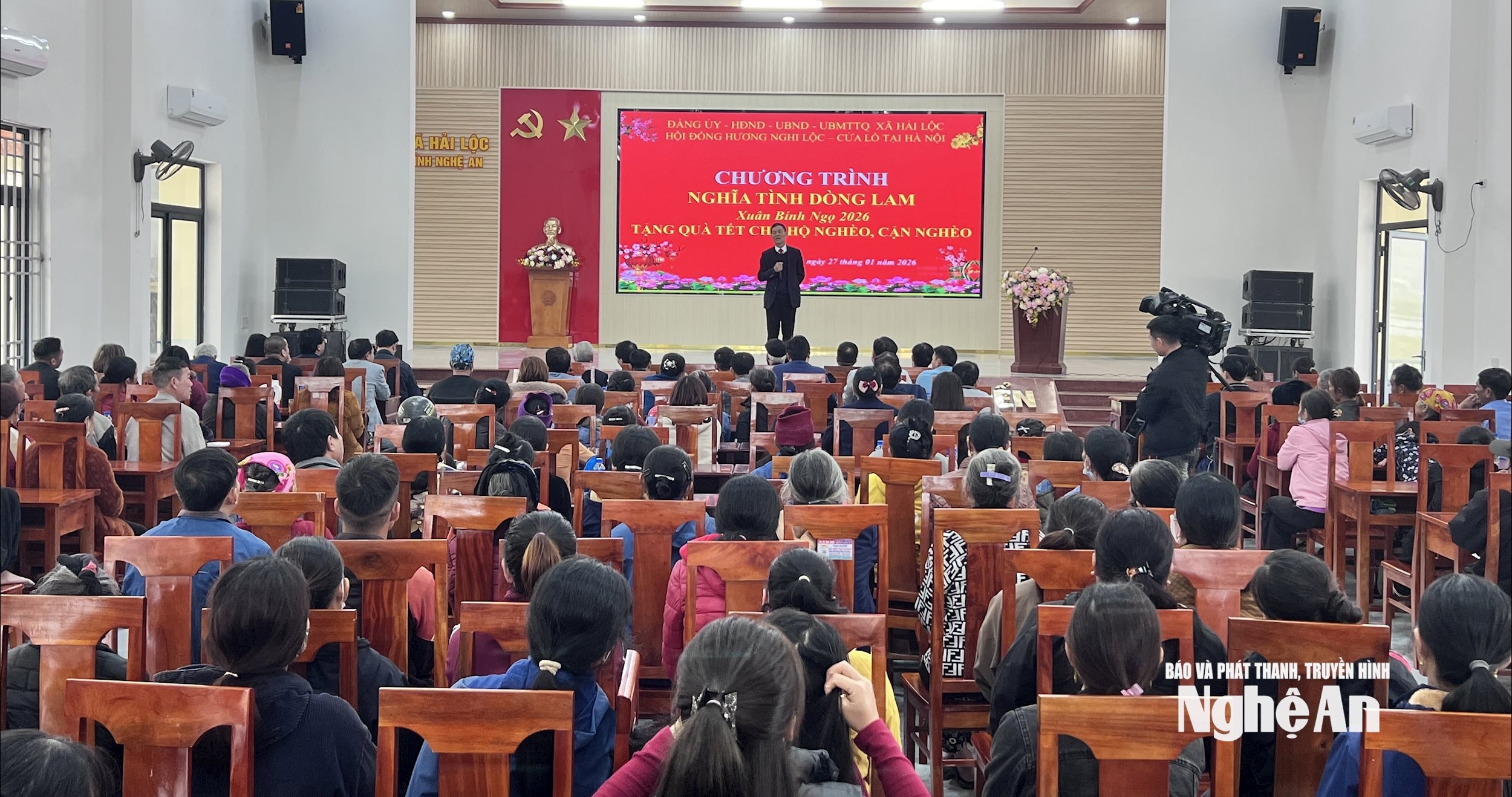 Ông Lê Nghiêm, Chủ tịch Hội đồng hương Nghi Lộc tại Hà Nội phát biểu tại chương trình. Ảnh: Ngọc Dũng