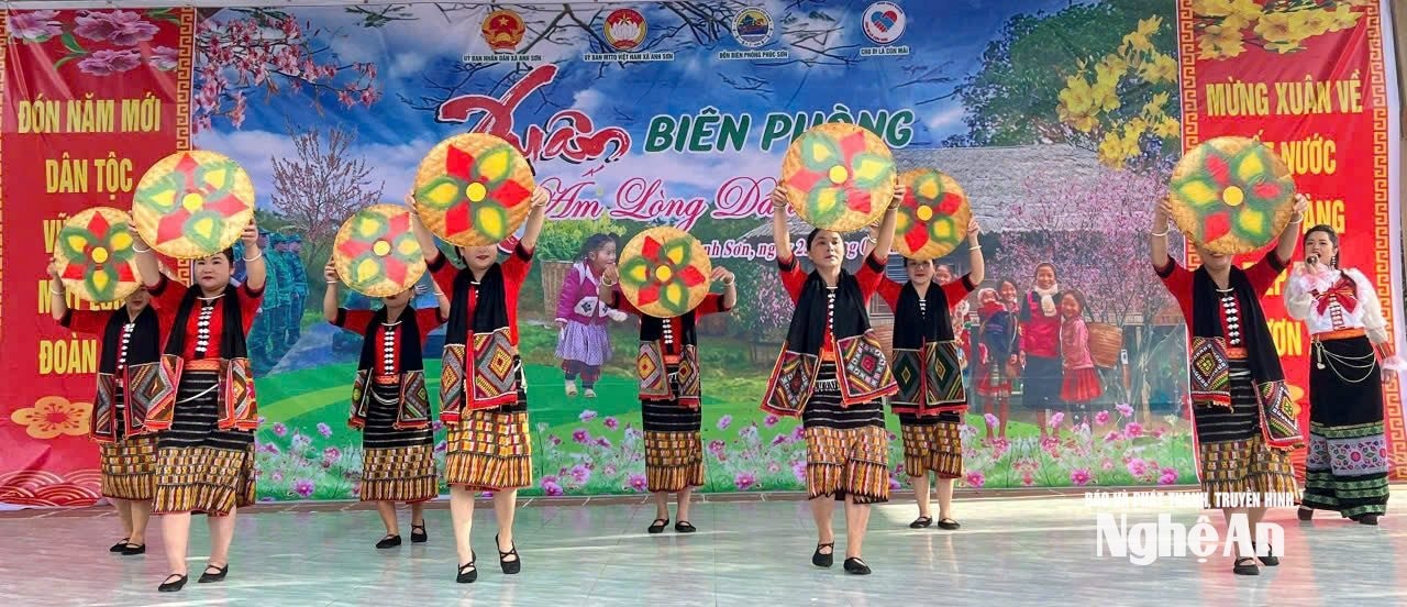 Tiết mục văn nghệ trong chương trình