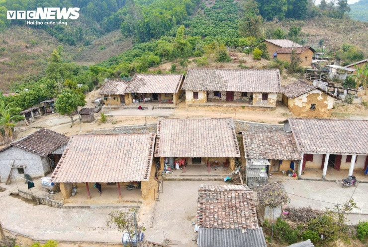 Một ngôi nhà trình tường cổ tại Bắc Hoa vẫn giữ được vẻ nguyên sơ của kiến trúc truyền thống.