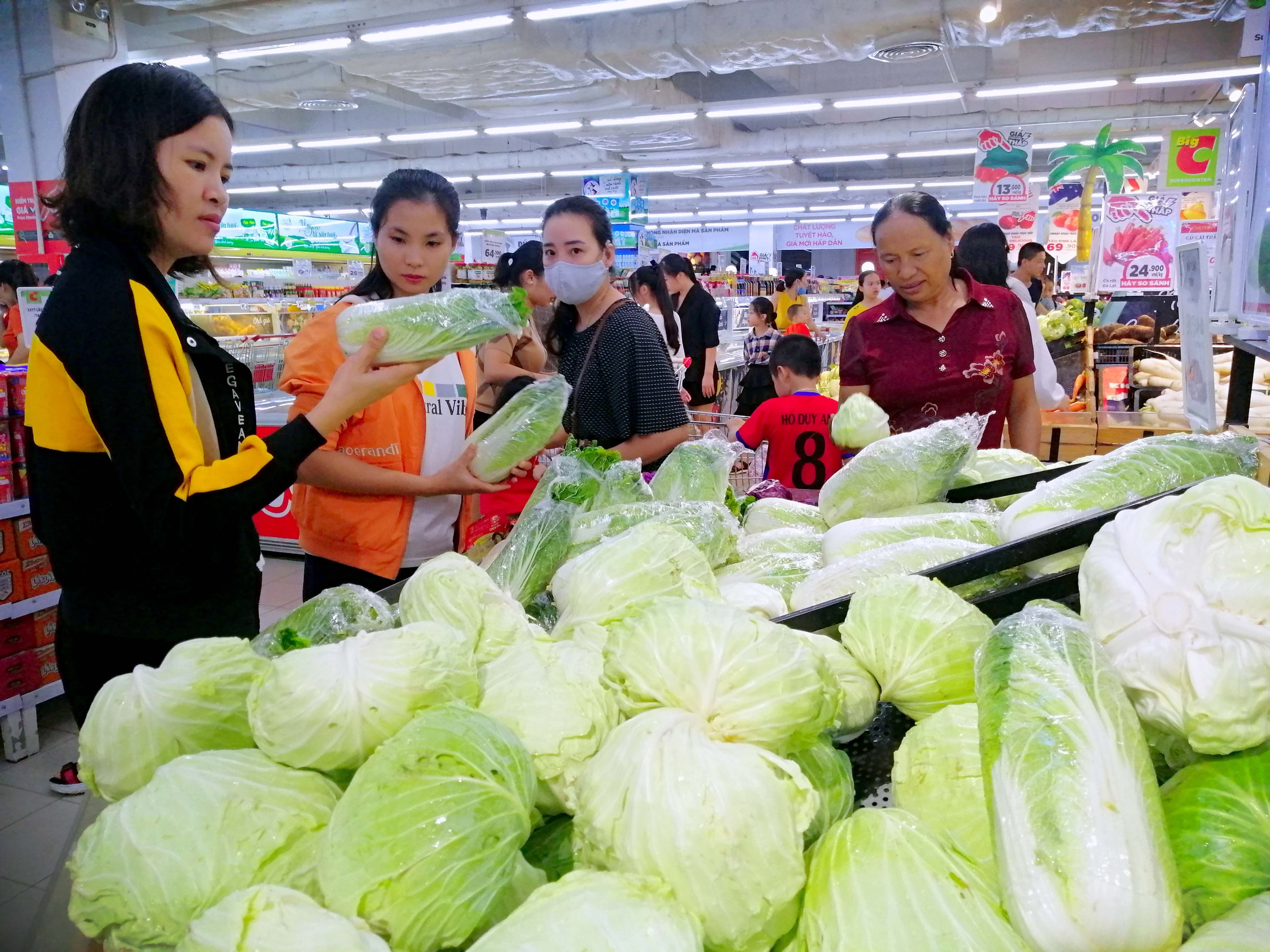 Nông sản Nghệ An được lên kệ tại siêu thị Go Vinh. Ảnh: Quang An