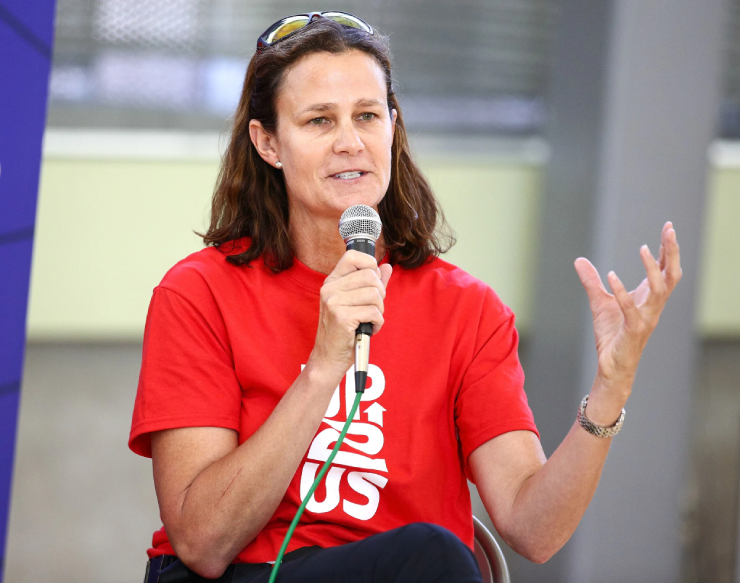 Huyền thoại quần vợt Pam Shriver quyết tâm bảo vệ các vận động viên trẻ