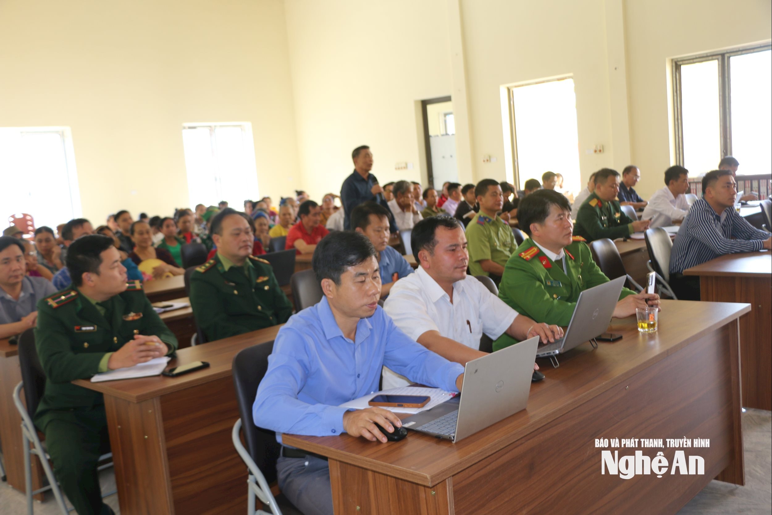 Cấp uỷ, chính quyền xã biên giới Nhôn Mai tổ chức đối thoại với nhân dân ngay đầu năm mới 2026. Ảnh KL