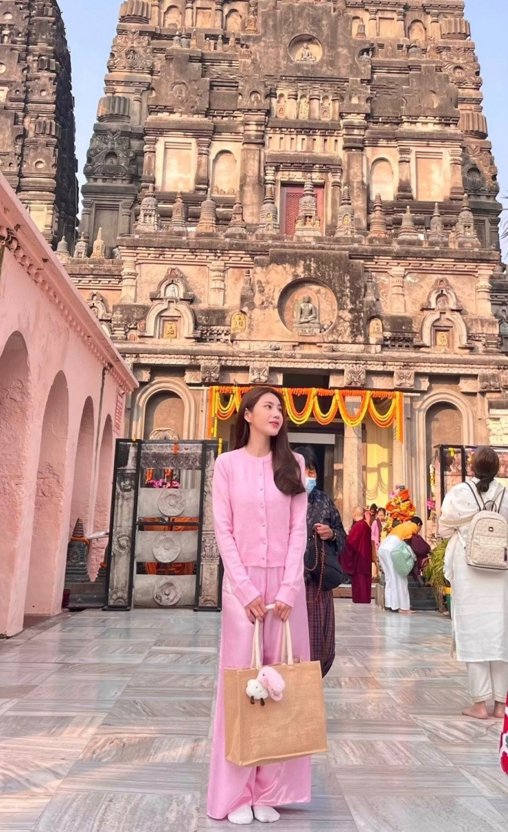 Thủy Tiên hành hương tại Bodh Gaya