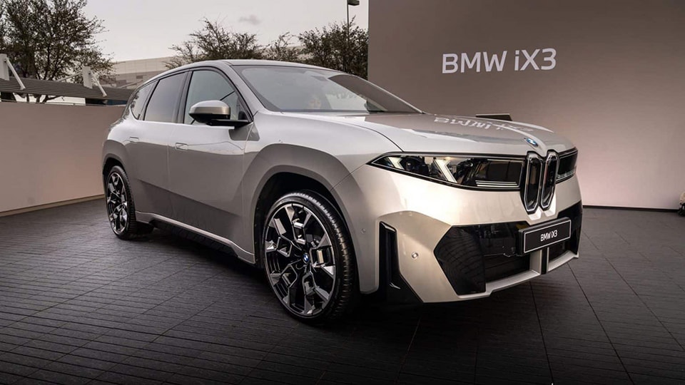 Chi tiết logo BMW mới trên thân xe