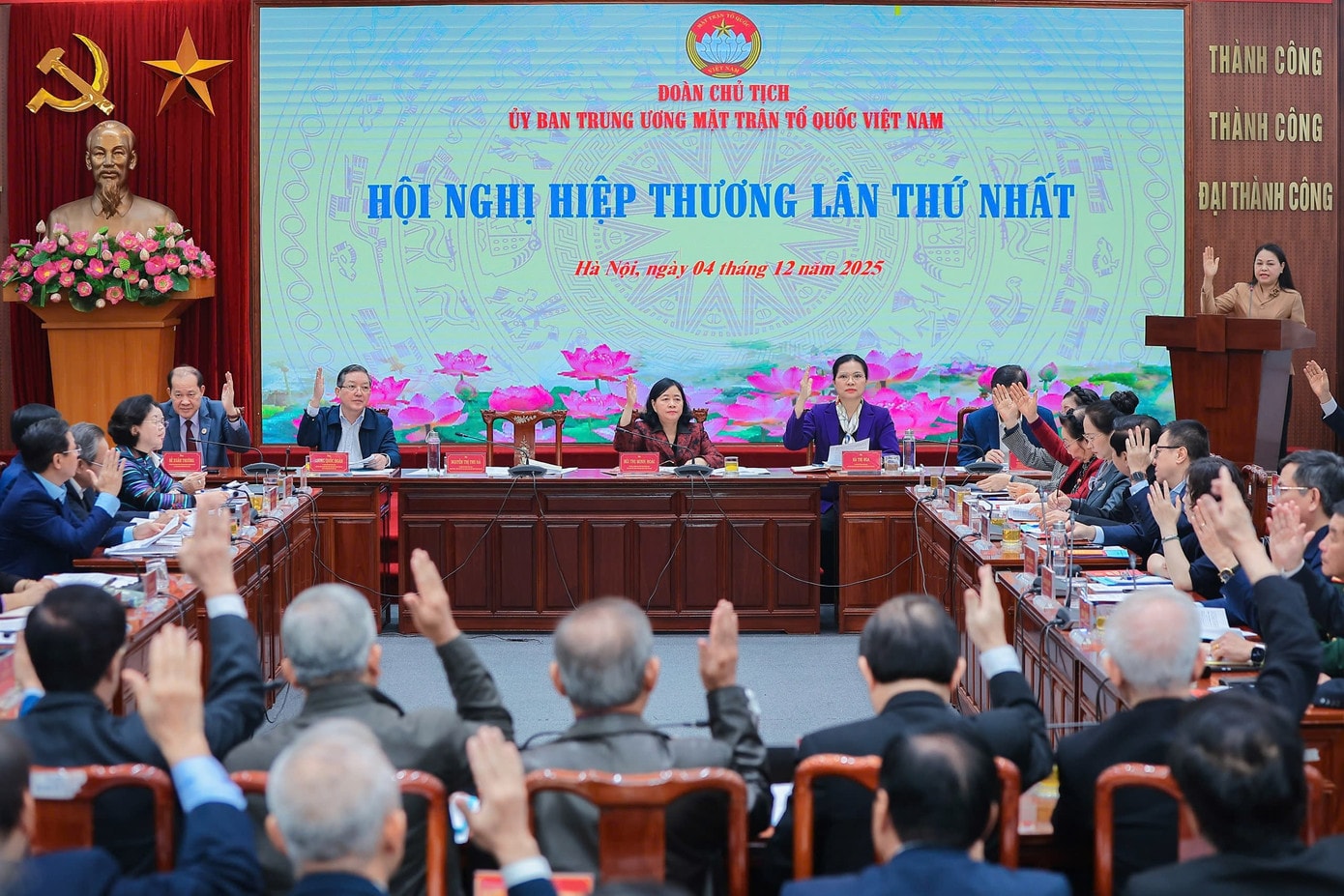 Giới thiệu 975 người ứng cử Đại biểu Quốc hội khóa XVI- Ảnh 1.