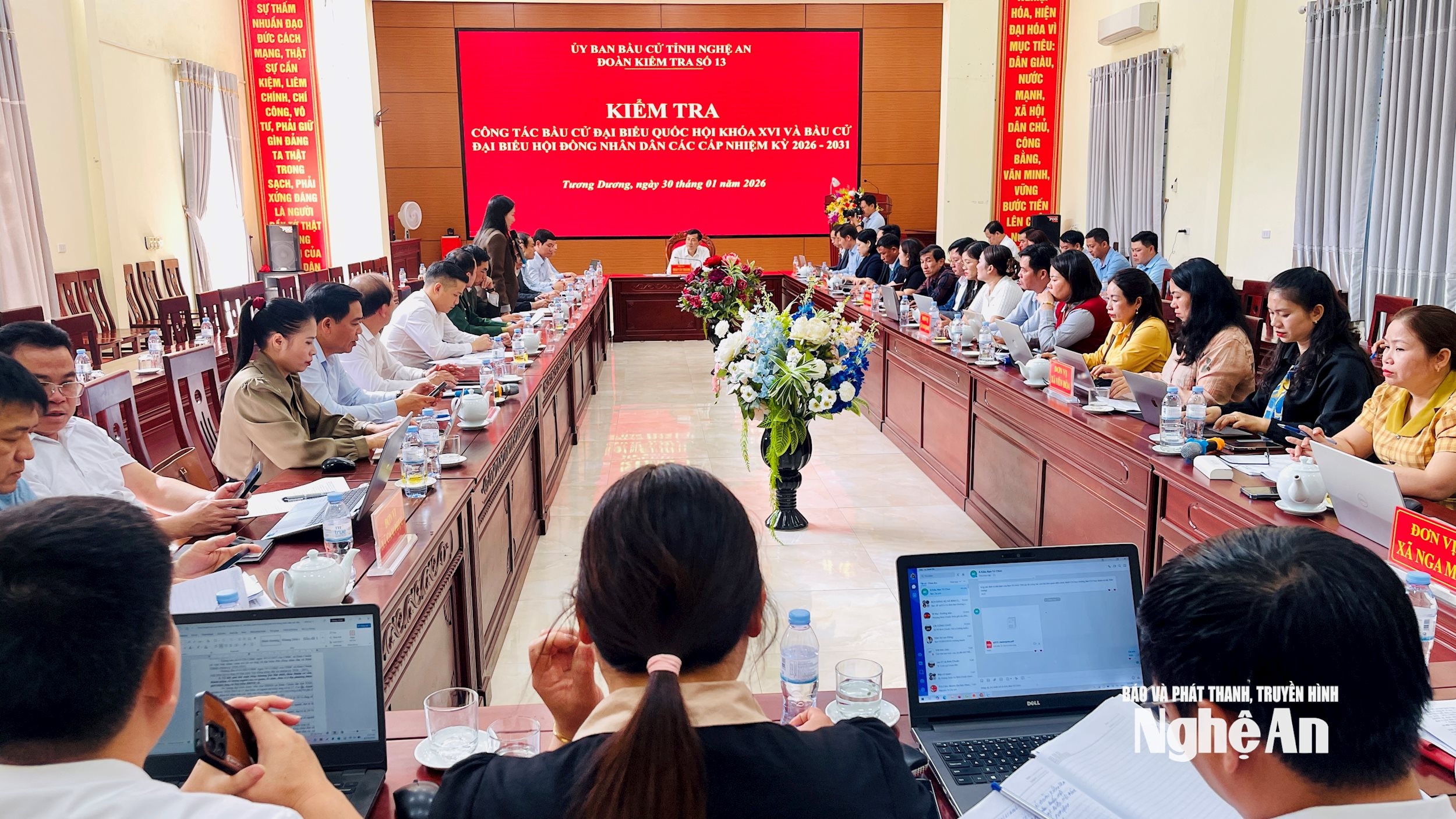 Toàn cảnh buổi làm viêc