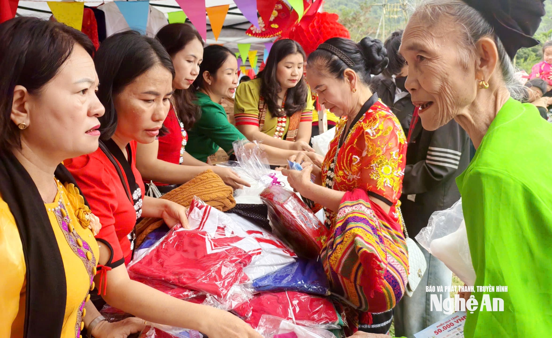 bà con vùng cao và những 
