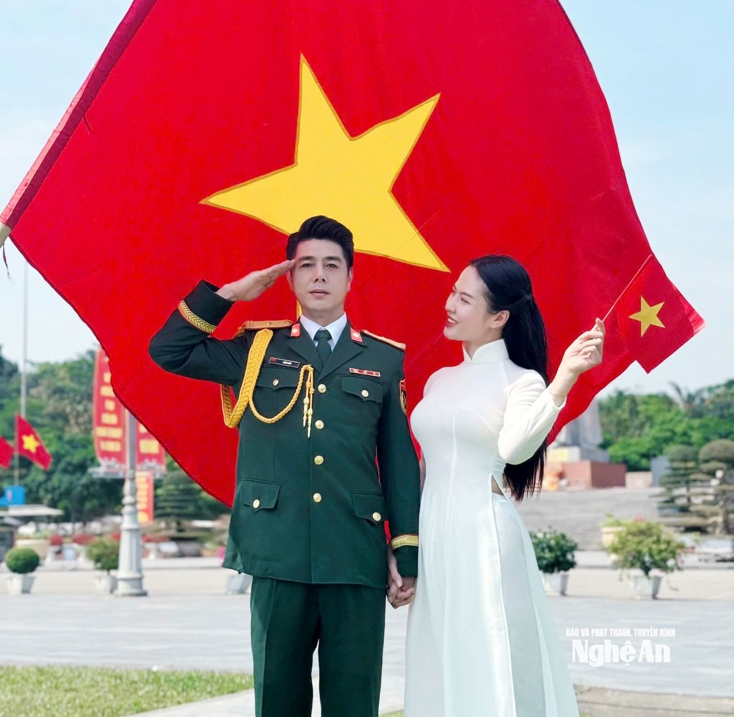Tuổi trẻ và niềm tự hào bên cờ Tổ quốc. Ảnh Võ An Ngọc