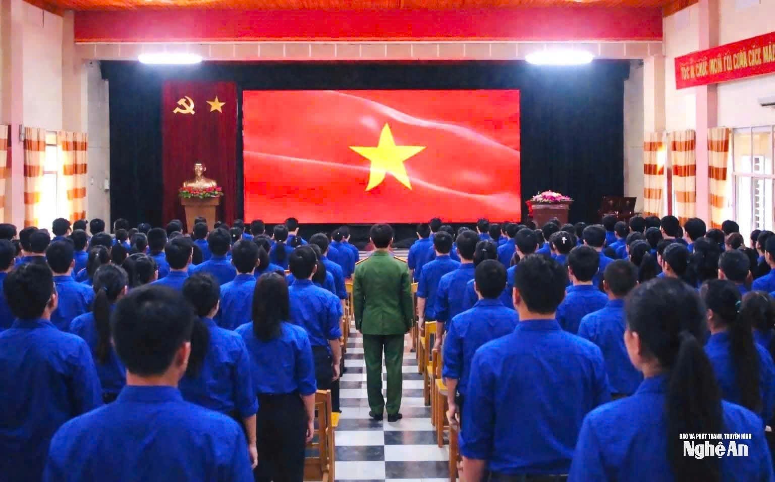 Dưới lá cờ vinh quang của Tổ quốc, lớp lớp thế hệ trẻ Nghệ An không ngừng kế tục truyền thống cách mạng, hun đúc lý tưởng, khát vọng cống hiến và tinh thần yêu nước.
