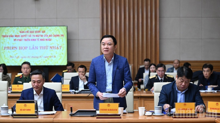 Chủ tịch Hội đồng Thành viên Tập đoàn Công nghiệp - Năng lượng Quốc gia Việt Nam (Petrovietnam) Lê Ngọc Sơn phát biểu ý kiến tại phiên họp. (Ảnh: Trần Hải) ndo_br_b2-6898.jpg
