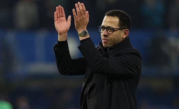 Huấn luyện viên Liam Rosenior chỉ đạo các học trò trong trận thắng West Ham.