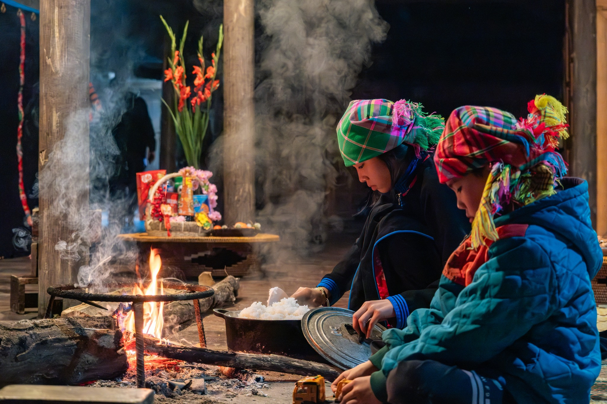 Bé Thư và bé Thắng, hai em bé được yêu mến tại Bản Liền