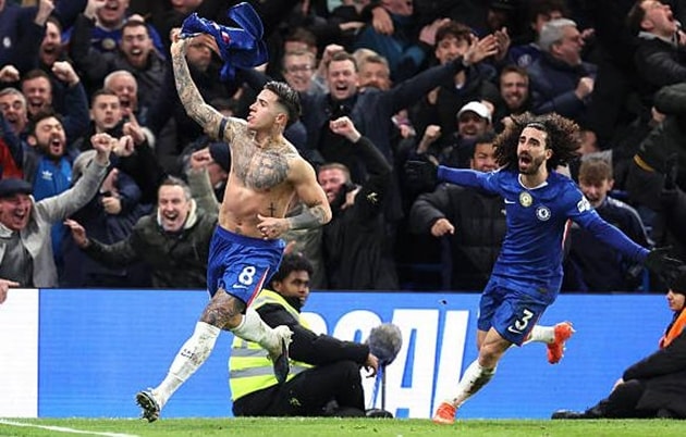 Enzo Fernandez và đồng đội ăn mừng bàn thắng quyết định vào lưới West Ham.