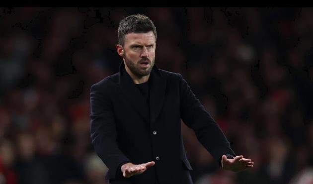 Michael Carrick đang chuẩn bị kỹ lưỡng cho Benjamin Sesko trước trận đấu quan trọng.