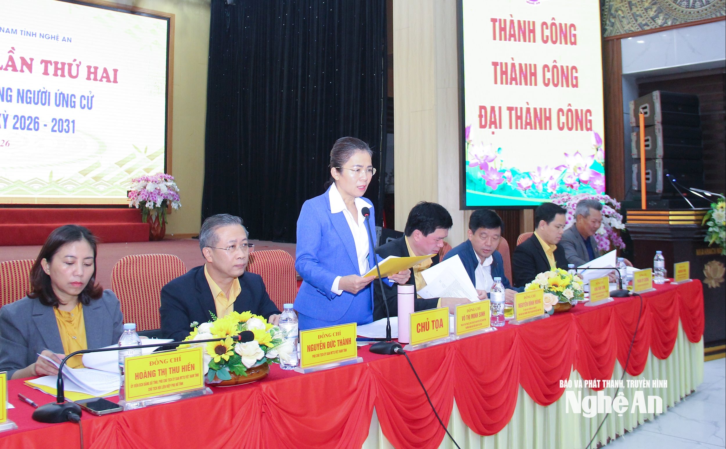 Đồng chí Võ Thị Minh Sinh - Phó Bí thư Tỉnh ủy, Chủ tịch Ủy ban MTTQ Việt Nam tỉnh, Trưởng Đoàn đại biểu Quốc hội tỉnh chủ trì hội nghị. Ảnh: Mai Hoa