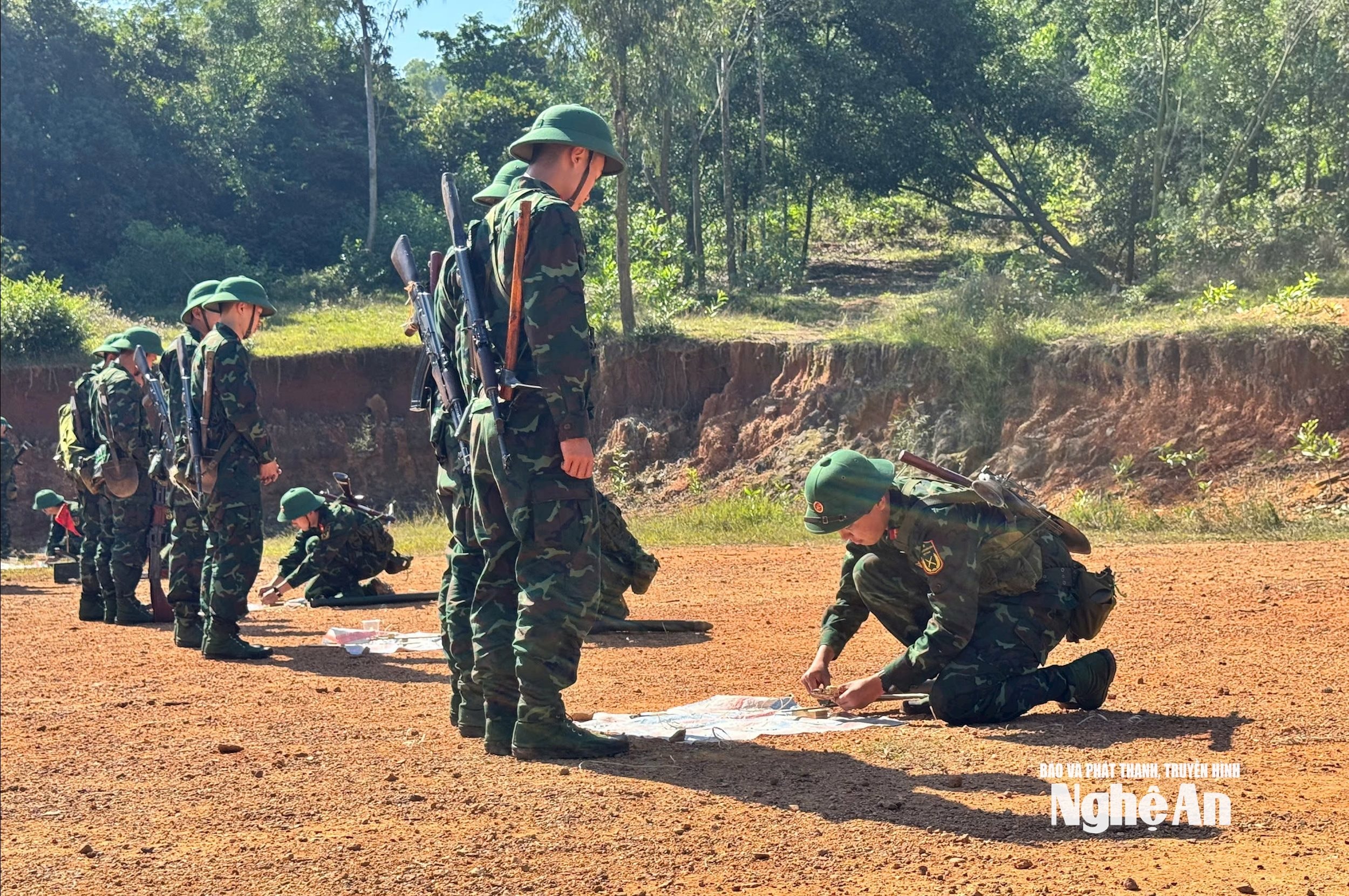 Chúng tôi đổ mồ hôi trên thao trường để bớt đổ máu trên chiến trường. Ảnh tác giả cung cấp