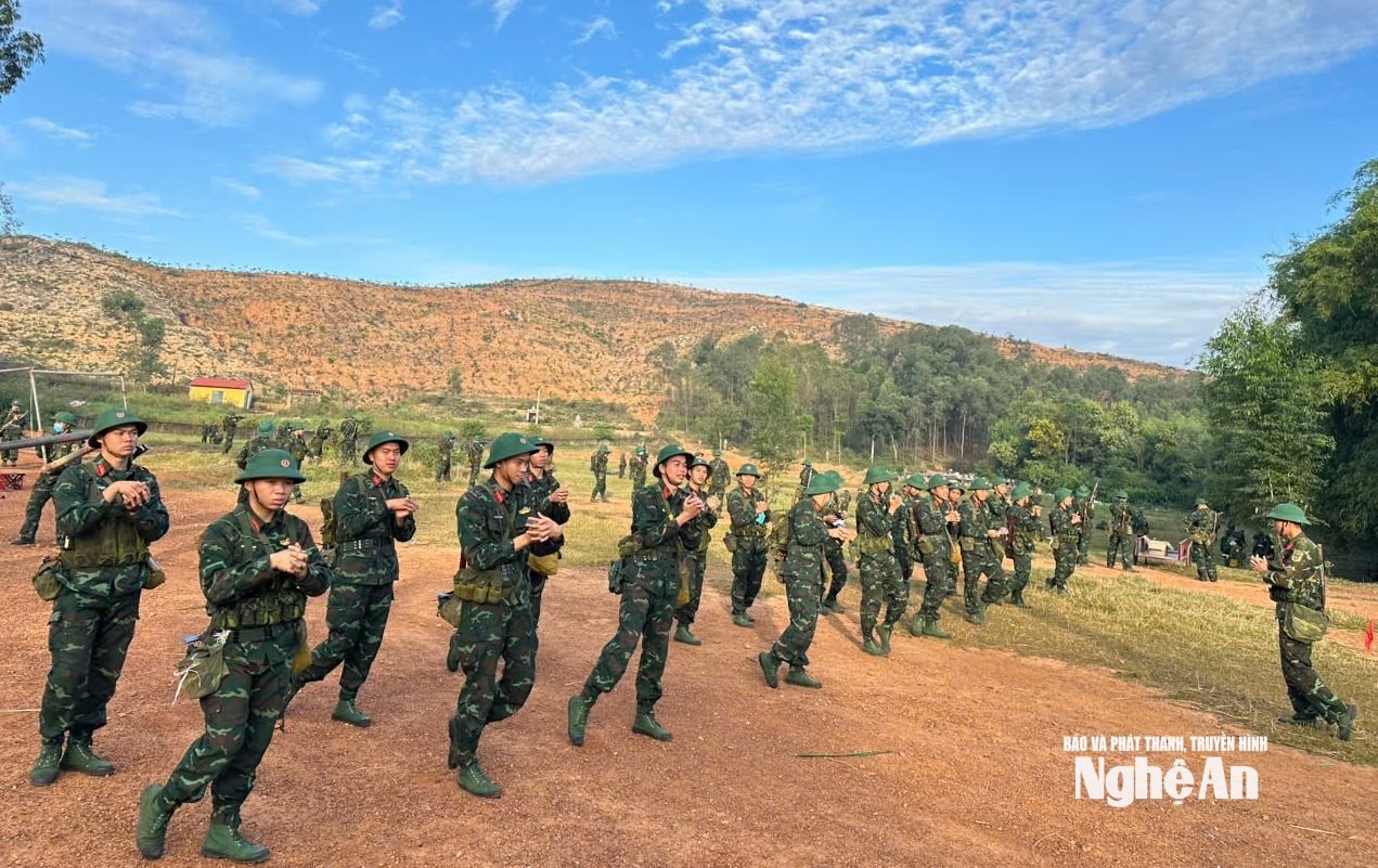 Giờ huấn luyện cho học viên năm nhất tại trường Sỹ quan Chính trị. Ảnh tác giả cung cấp