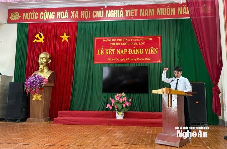 Tôi đứng vào hàng ngũ của Đảng năm tròn 18 tuổi. Ảnh tác giả cung cấp
