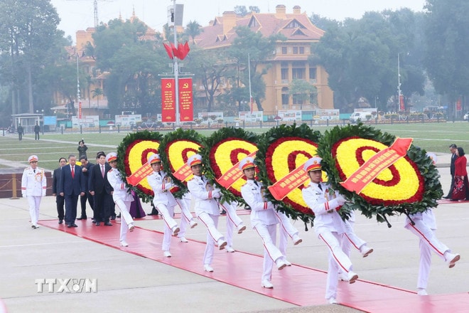ttxvn-lanh-dao-dang-nha-nuoc-vieng-chu-tich-ho-chi-minh-nhan-ky-niem-96-nam-ngay-thanh-lap-dang-2.jpg