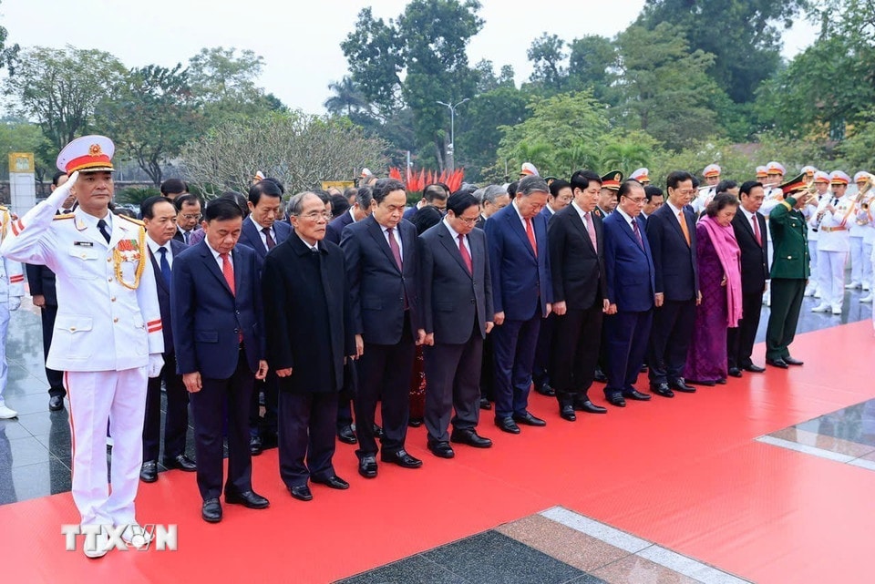 lanh-dao-dang-nha-nuoc-dat-vong-hoa-tuong-niem-cac-anh-hung-liet-sy-1.jpg