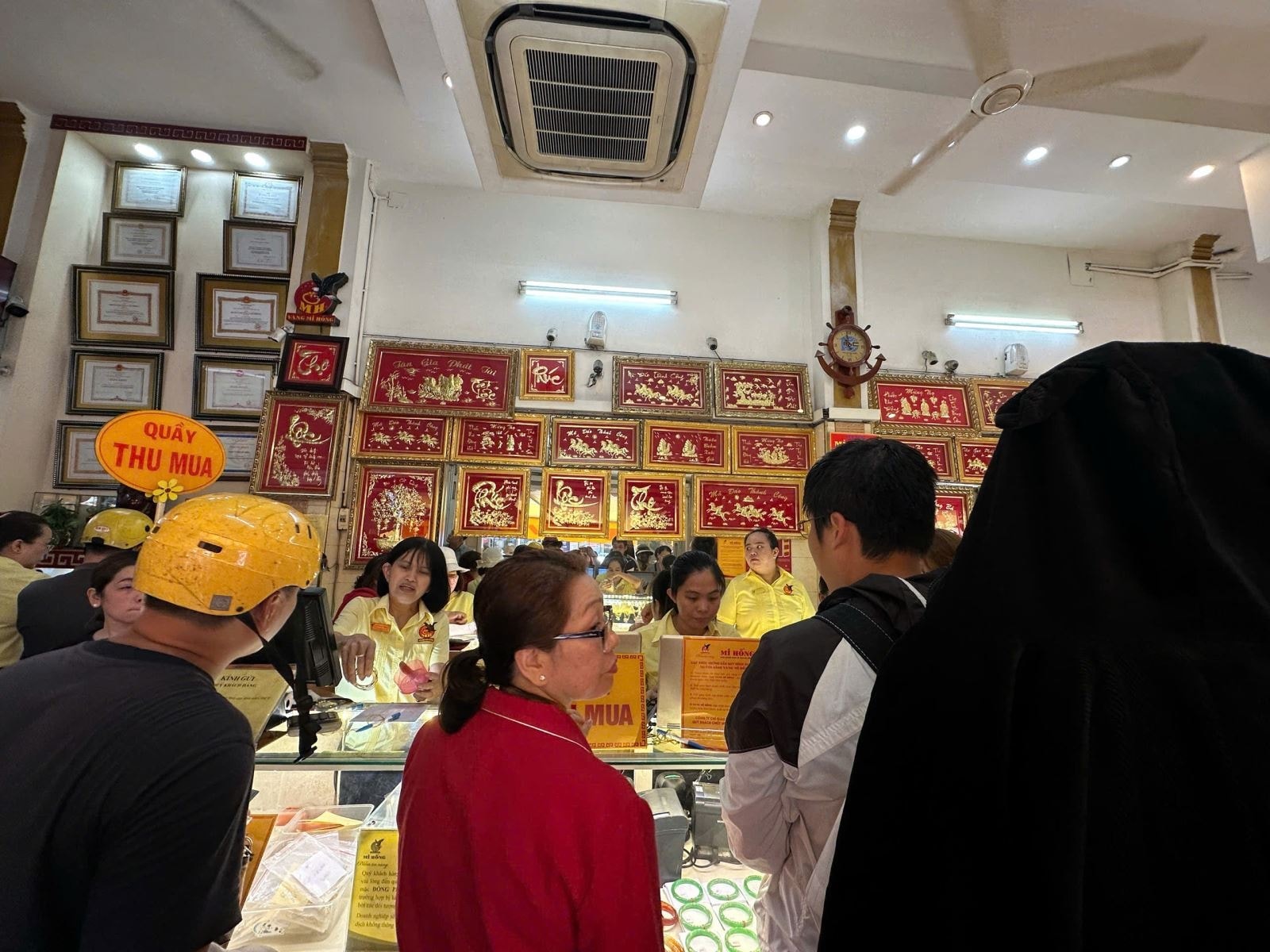 Giá vàng hôm nay 5/2/2026: Giá vàng SJC, vàng nhẫn đều tăng vượt 180 triệu