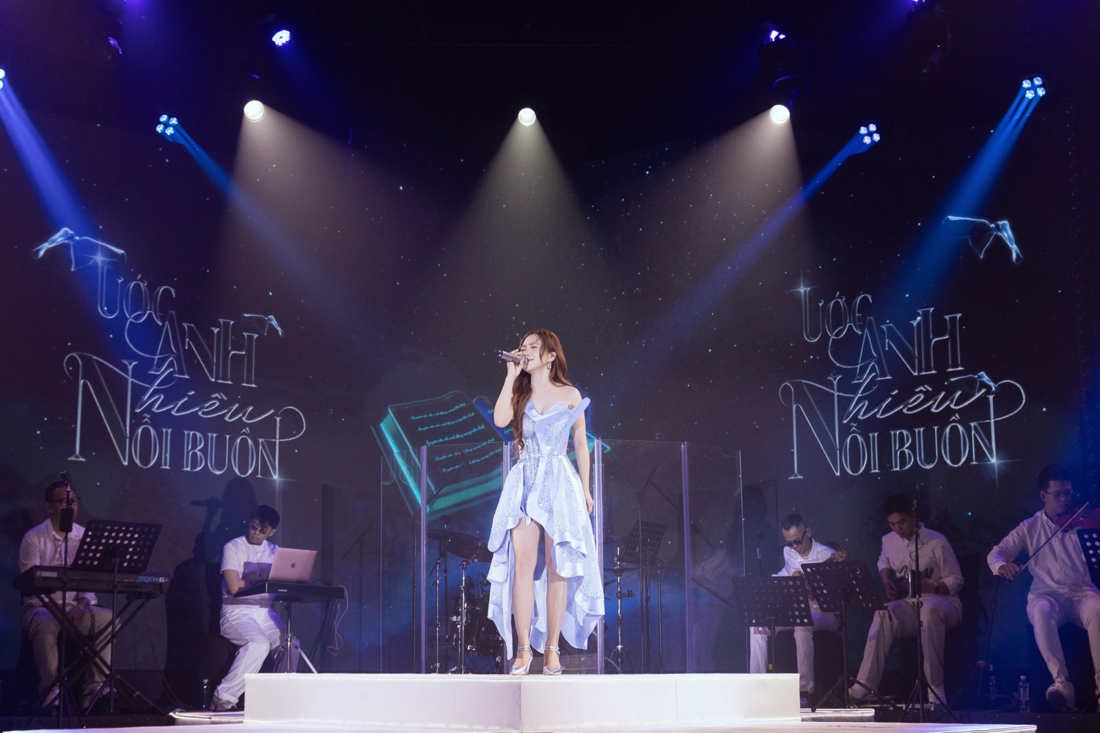Hương Tràm trở lại với album phòng thu thứ hai Phao Cứu Sinh. Ảnh NVCC