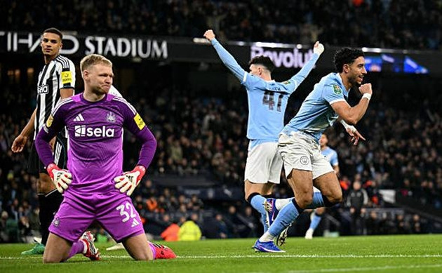 Manchester City vượt lên dẫn Newcastle United 3-0 ngay sau hiệp một.