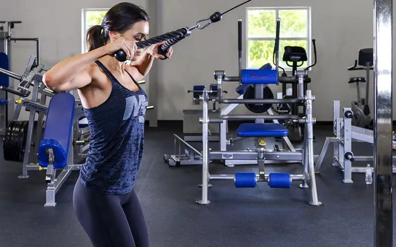 Bài tập kéo giúp cải thiện tư thế và giảm tình trạng gù lưng