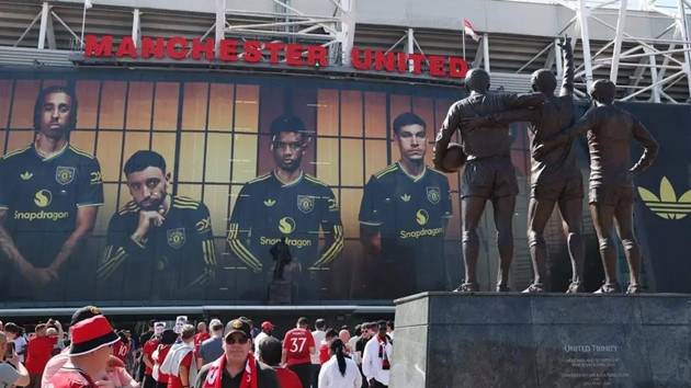 Man Utd rộng cửa trở lại Champions League, Sir Jim Ratcliffe ph&aacute; k&eacute;t chi 200 triệu bảng ở TTCN 2026?