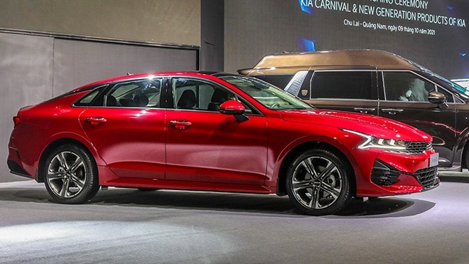 Cận cảnh lưới tản nhiệt mũi hổ trên KIA K5