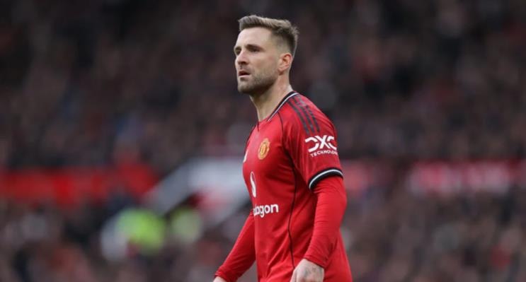 Luke Shaw cần sự hỗ trợ ở hành lang cánh trái