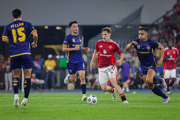 Jack Moorhouse tập luyện tại Carrington sau khi trở về từ Leyton Orient