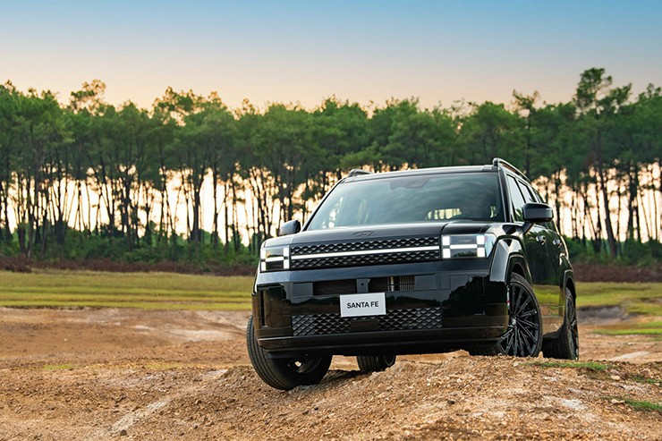 Cụm đèn chữ H đặc trưng trên Hyundai Santa Fe mới