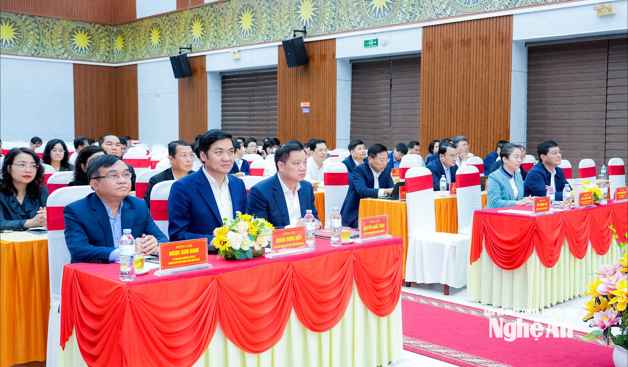 Các đồng chí lãnh đạo tỉnh tham dự hội nghị. Ảnh: Phạm Bằng