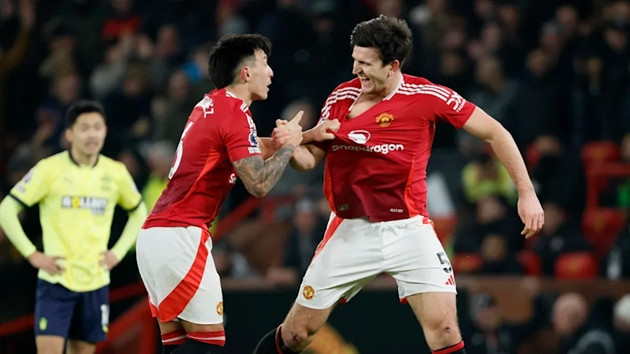 Bộ đôi trung vệ Martinez và Maguire của Manchester United