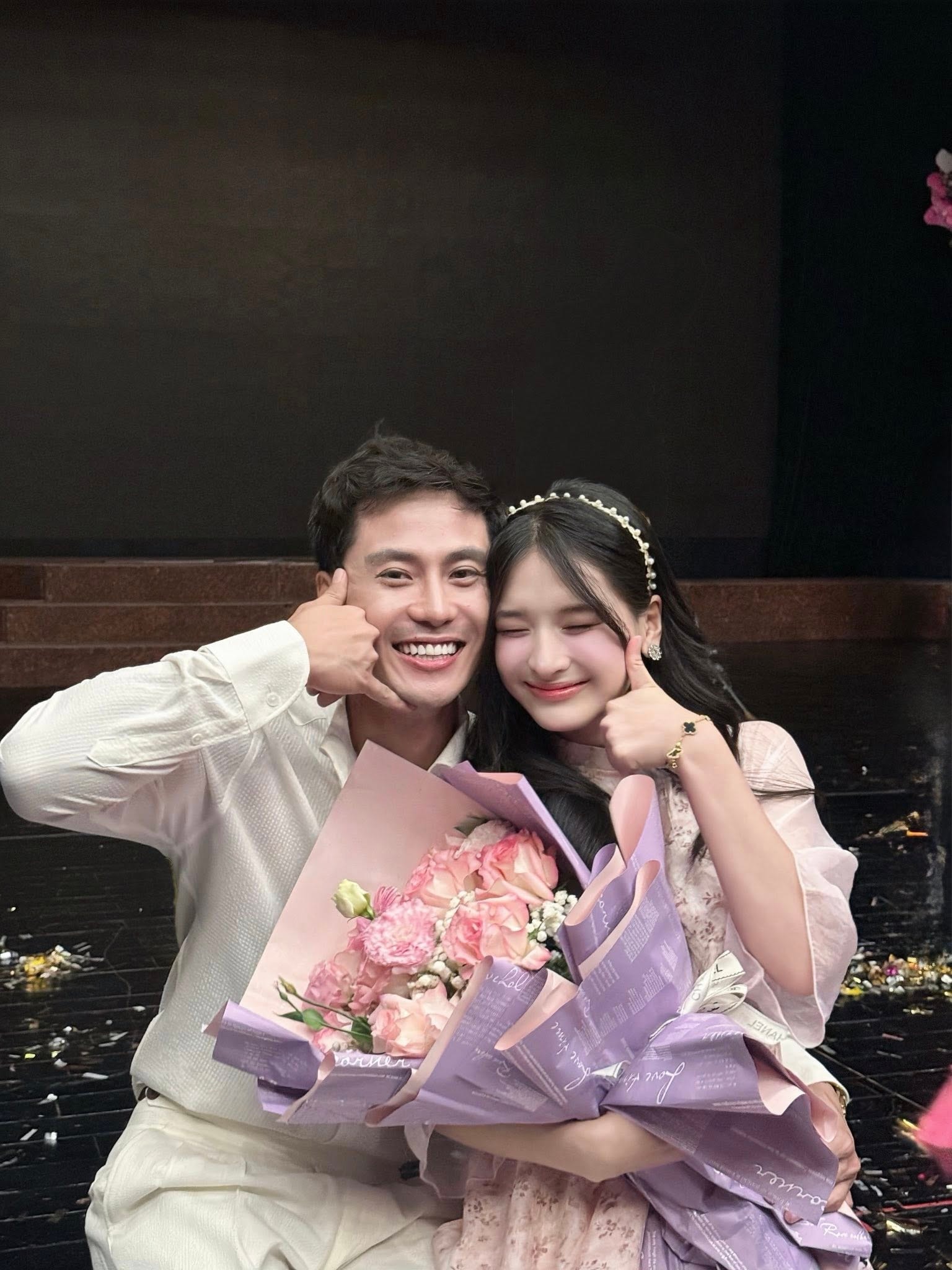 Cảnh phim Đồng hồ đếm ngược với sự xuất hiện của các nhân vật chủ chốt.